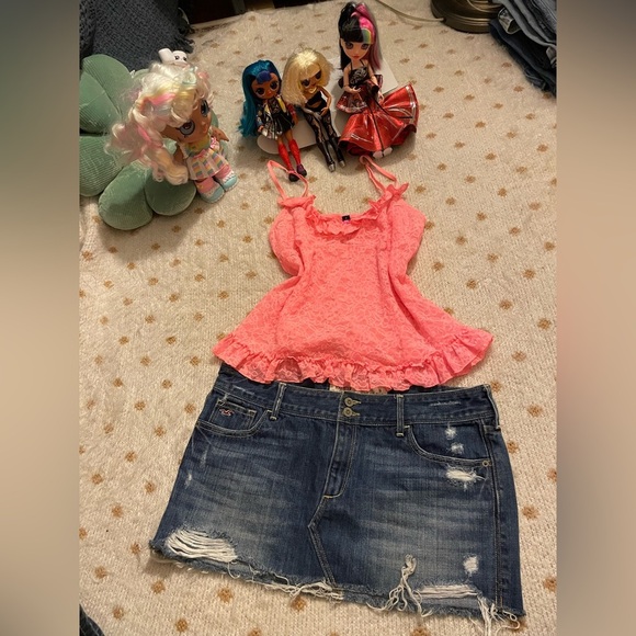 Victoria's Secret Ruffled Fitted Camisole - Picture 1 of 4